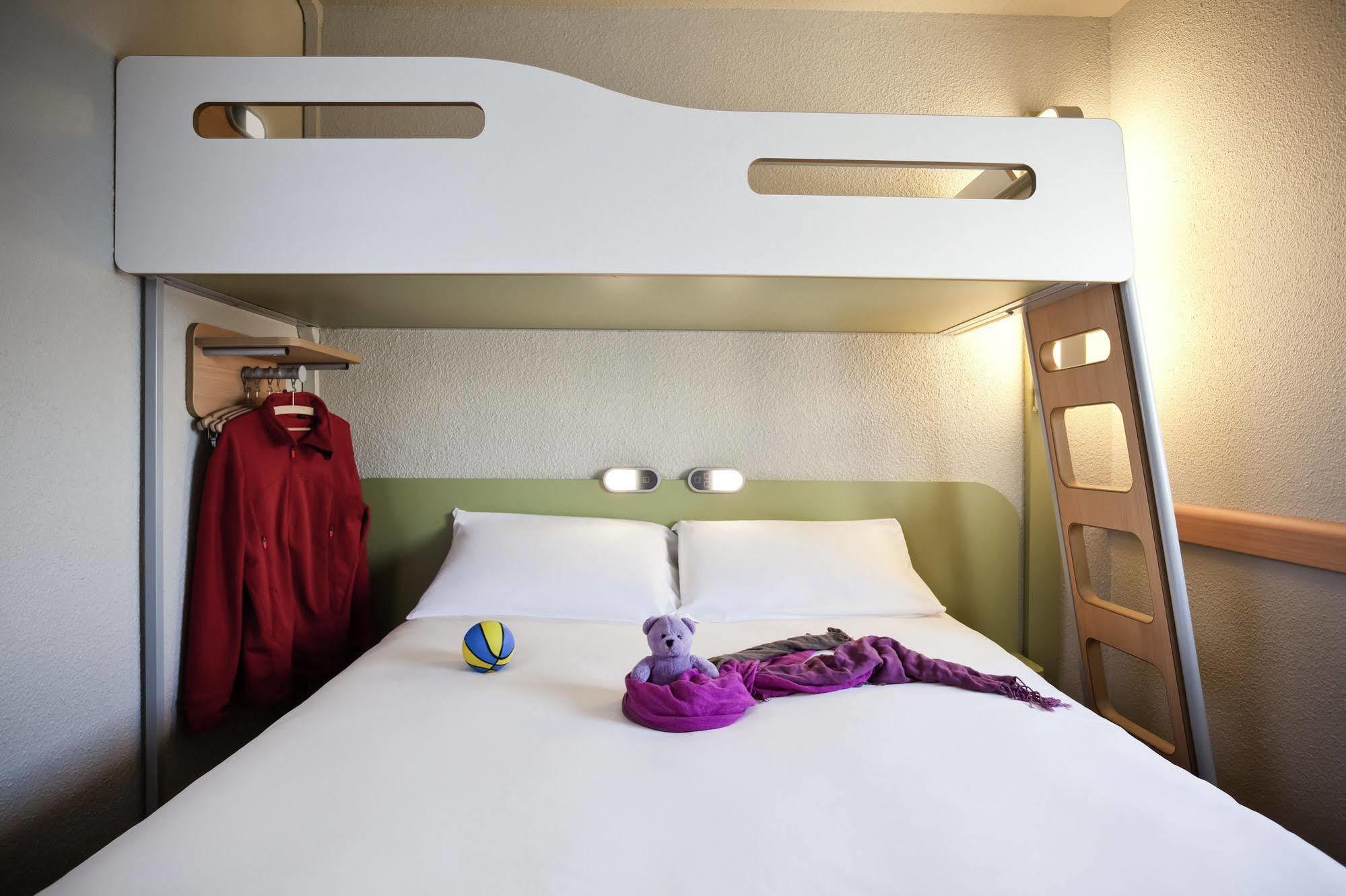 Ibis Budget Pontault Combault Rn4 Marne La Vallee Exterior photo