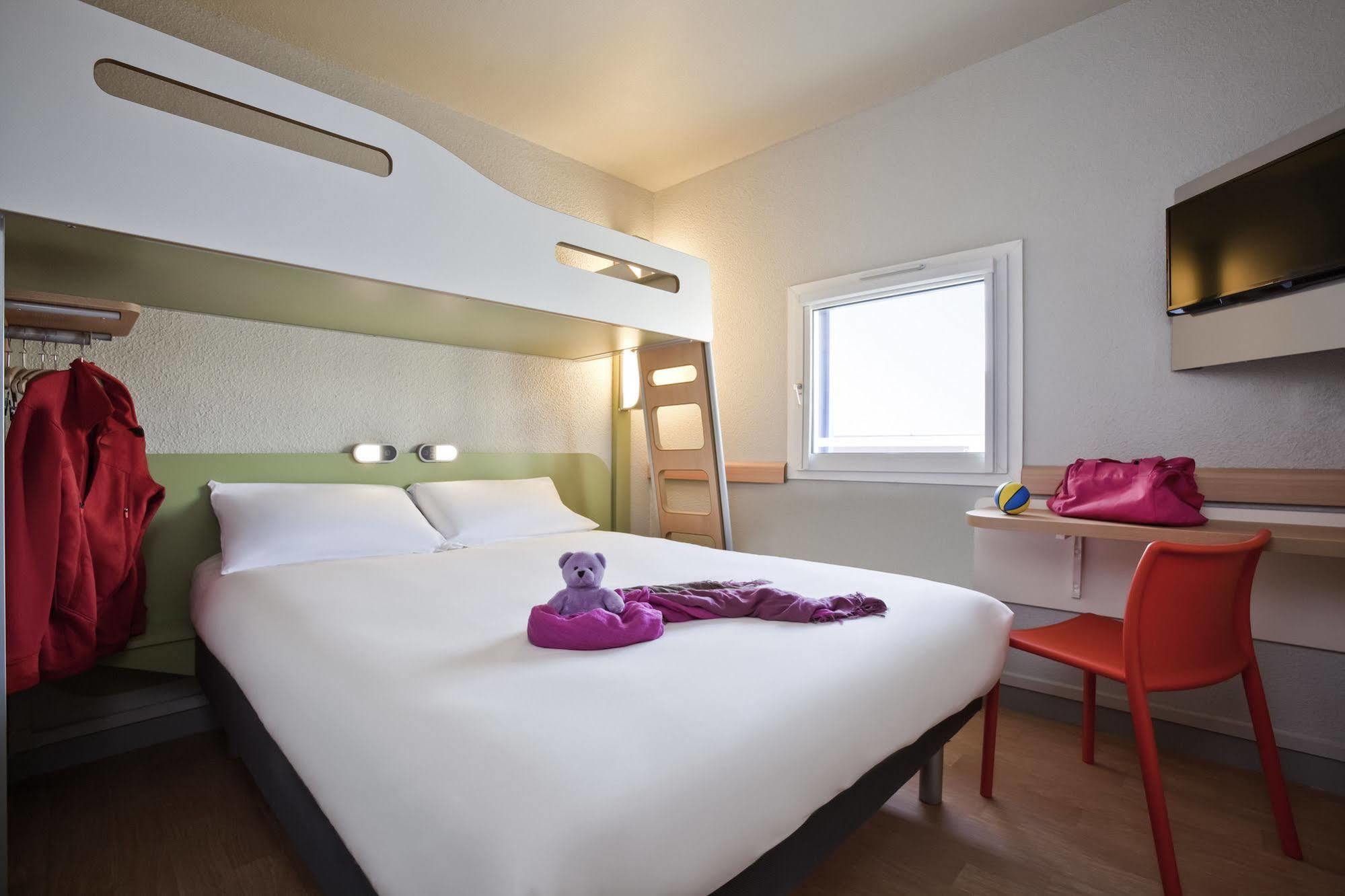 Ibis Budget Pontault Combault Rn4 Marne La Vallee Exterior photo