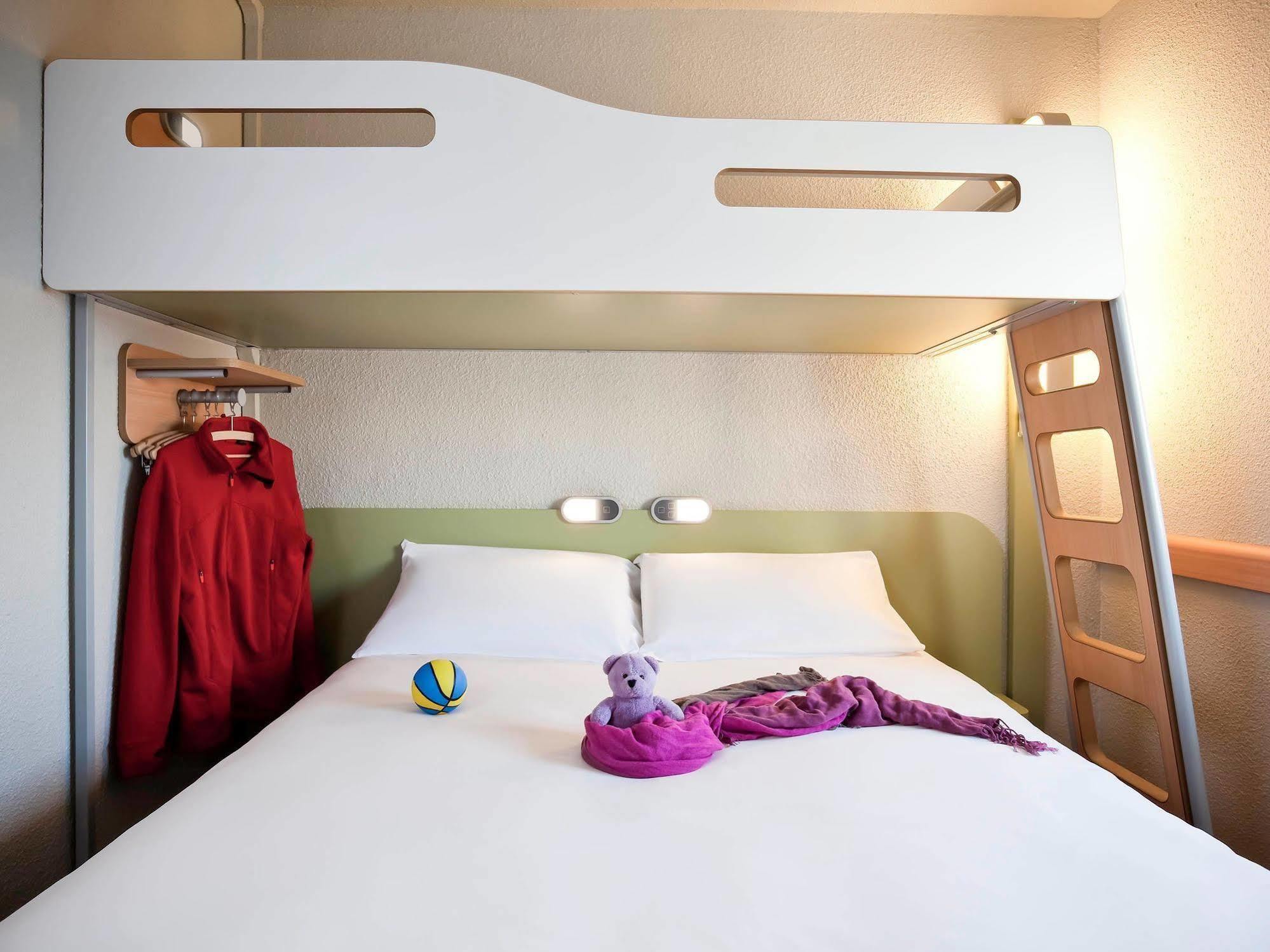 Ibis Budget Pontault Combault Rn4 Marne La Vallee Exterior photo
