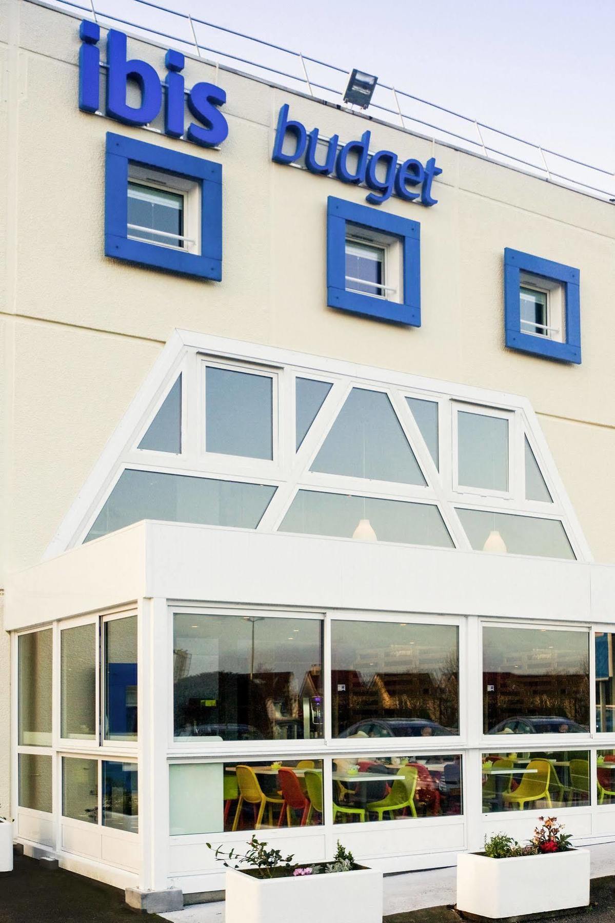 Ibis Budget Pontault Combault Rn4 Marne La Vallee Exterior photo